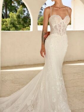Martina Liana
Pearl-Embellished Lace Fit-and-Flare Wedding Dress With Buttons